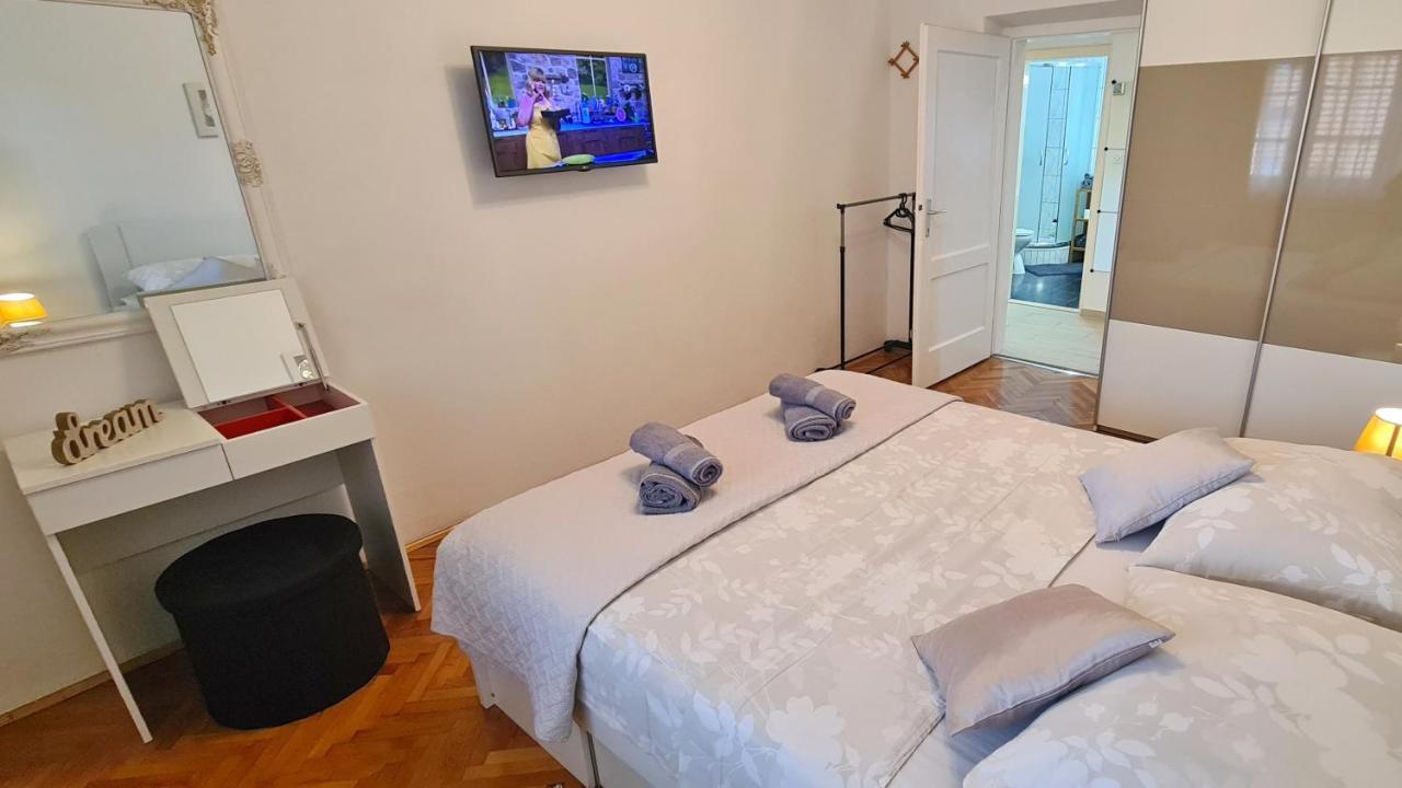 Apartment Sara Poljud Split Exterior photo